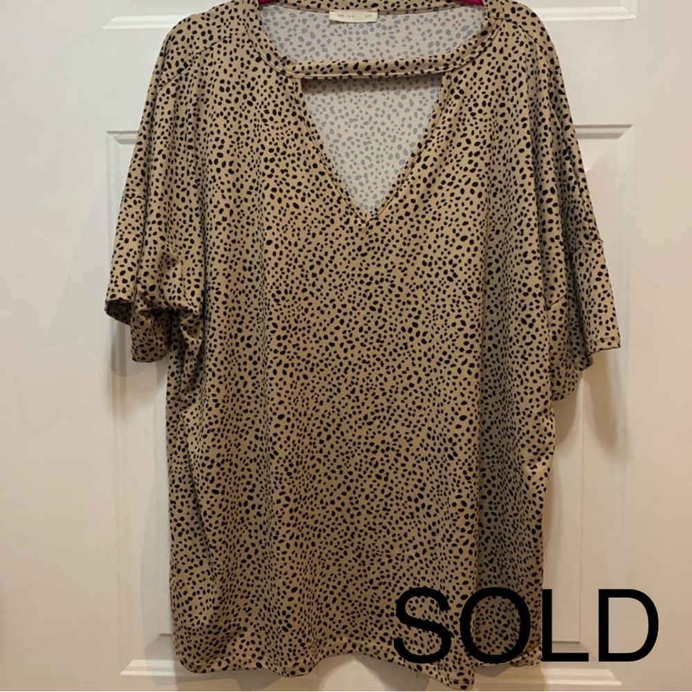 Women’s XL Tan & Blk Top w/Choker Neckline Detail